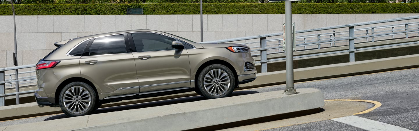 Side view of the 2020 Ford Edge
