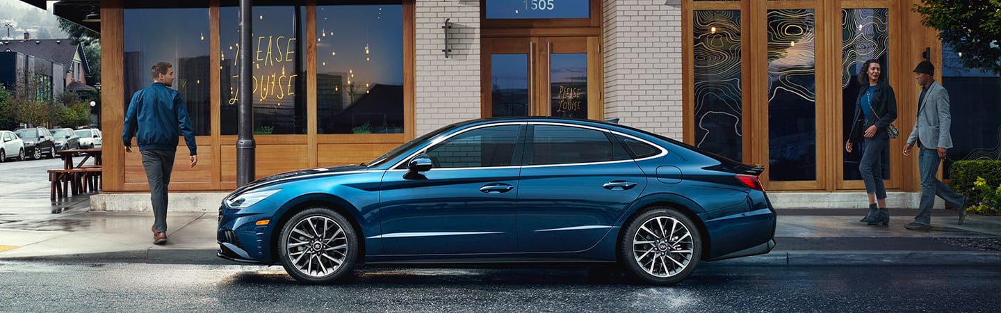 Driver’s side profile of blue Sonata