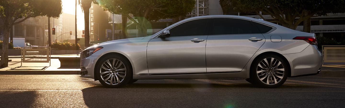Driver-side profile of the 2020 Genesis G80