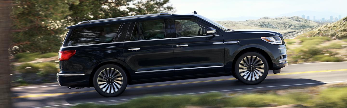 Side view of the 2020 Lincoln Navigator in motion