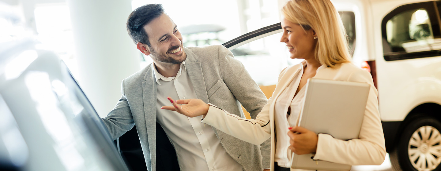 Land Rover St. Petersburg offers auto finance options near