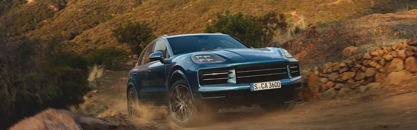 Land Rover Range Rover Sport vs Porsche Cayenne  slider3