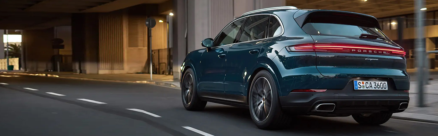 Land Rover Range Rover Sport vs Porsche Cayenne  slider4