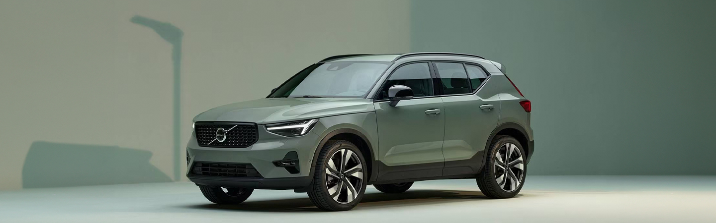 2024 Volvo xc40 recharge green sideview