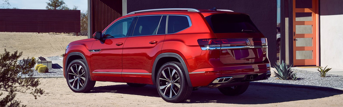 2024 Volkswagen Atlas red sideview