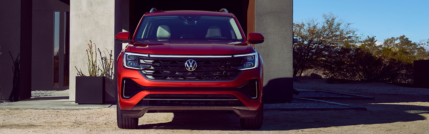 2024 Volkswagen Atlas red frontview