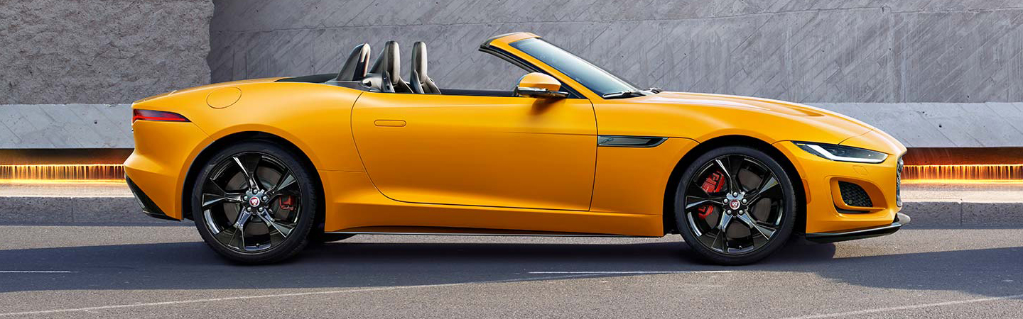 2023 Jaguar F-Type vs BMW M4  slider4