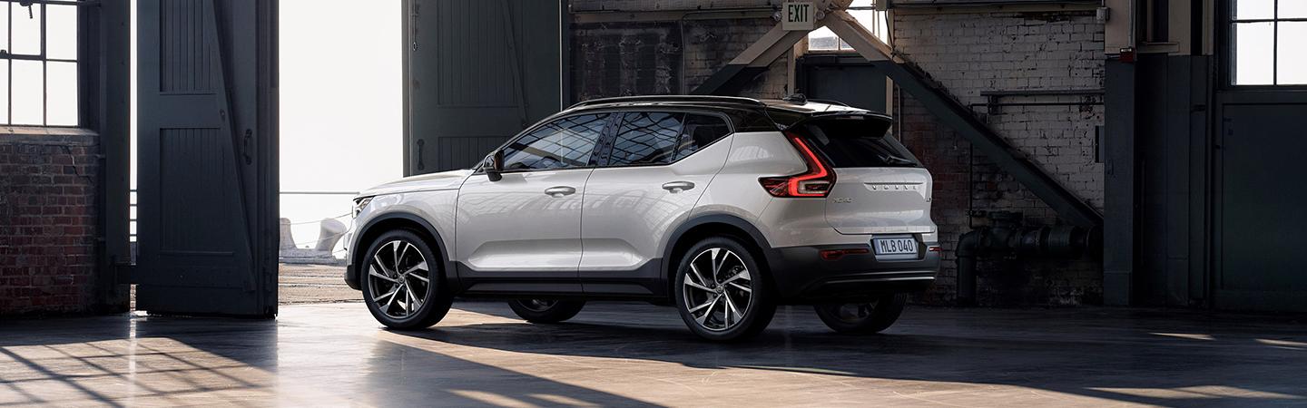 Rear driver side view of the 2020 XC40