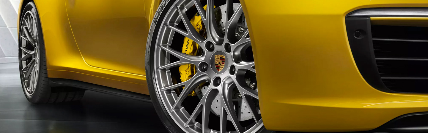 Wheel view of the Porsche 911 Carrera