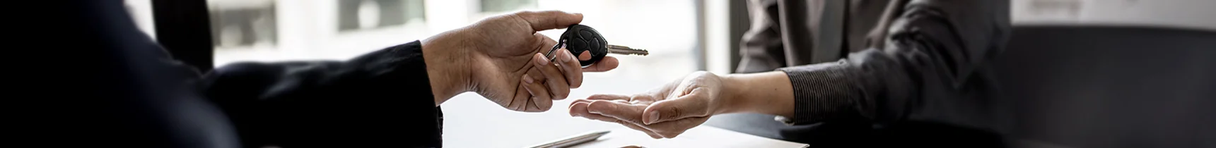 2 people's hands exchaning a set of car keys