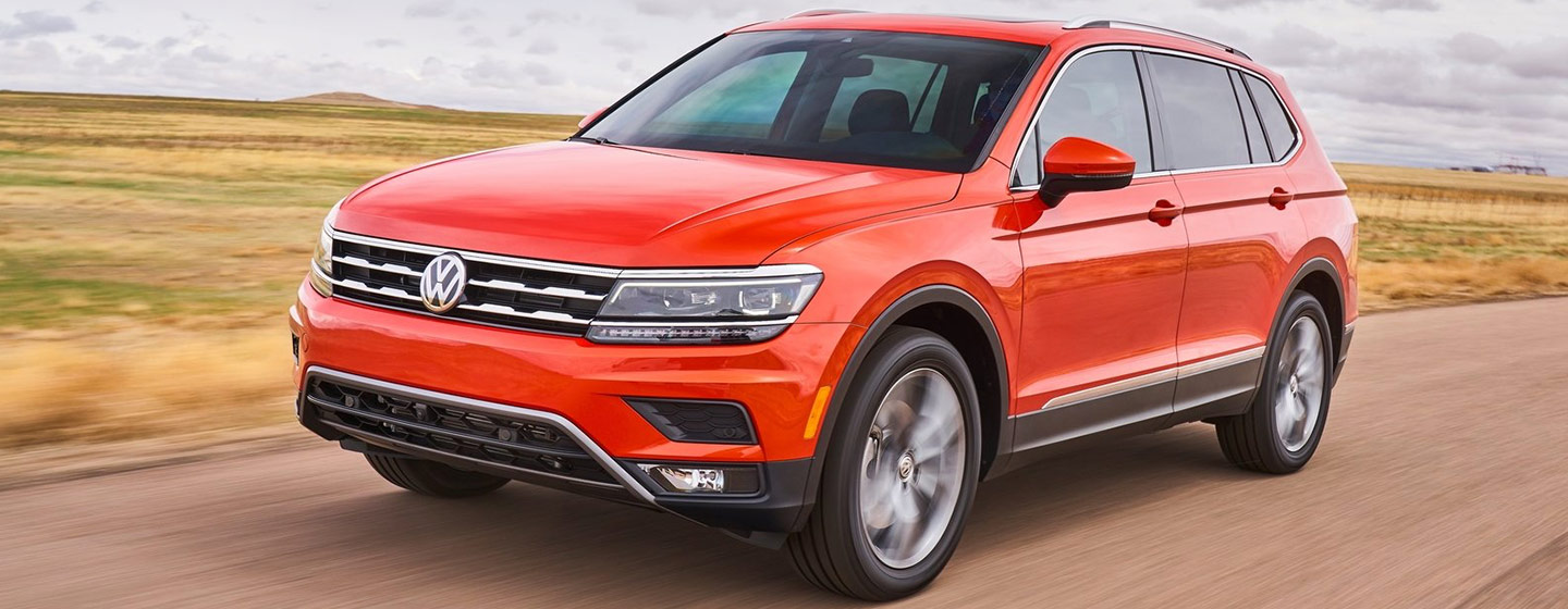 VW Tiguan driving