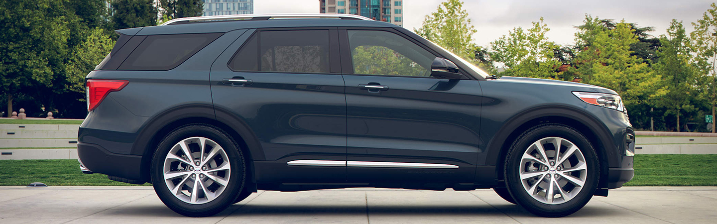 2023 Ford Explorer Side View With Black Color