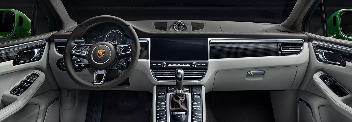 Steering wheel and dash in the 2020 Macan