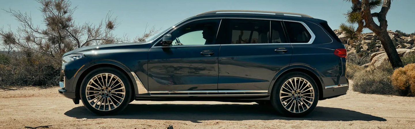 Driver profile view of the 2020 X7