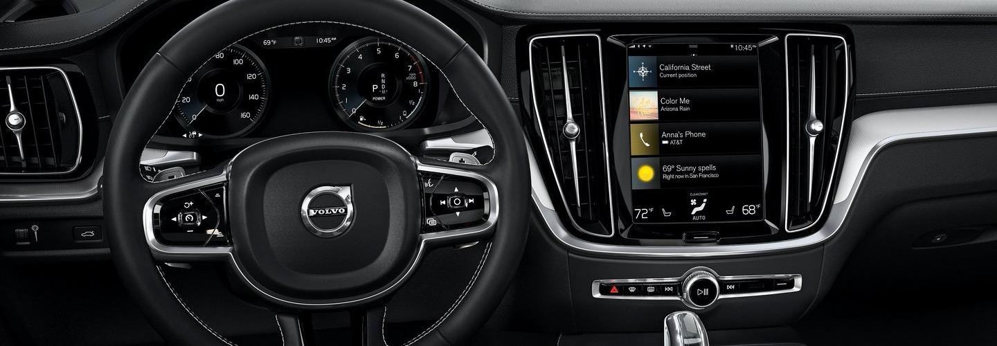 Steering wheel and touchscreen in new S60
