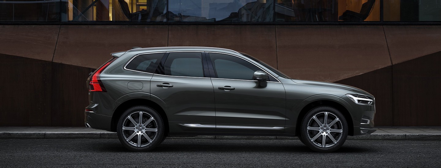 Side view of the 2021 Volvo XC60 parked