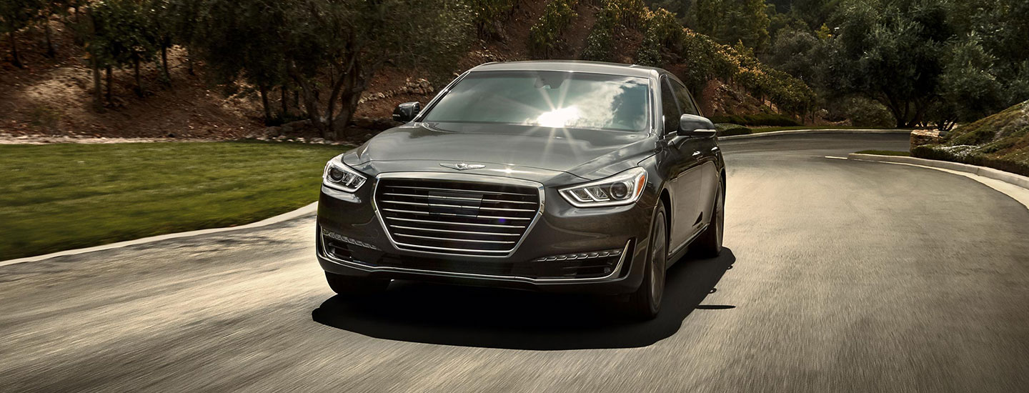 Genesis G90 in motionGenesis G90 in motion