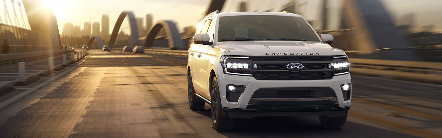 Details on the 2024 Ford Expedition Front View With White Color