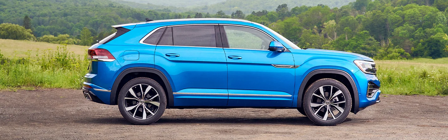 VW SUV Comparison sky color car stand on road
