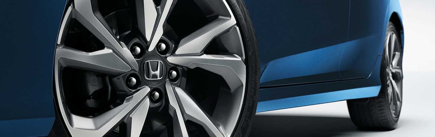 Close up view of Honda Civic wheel