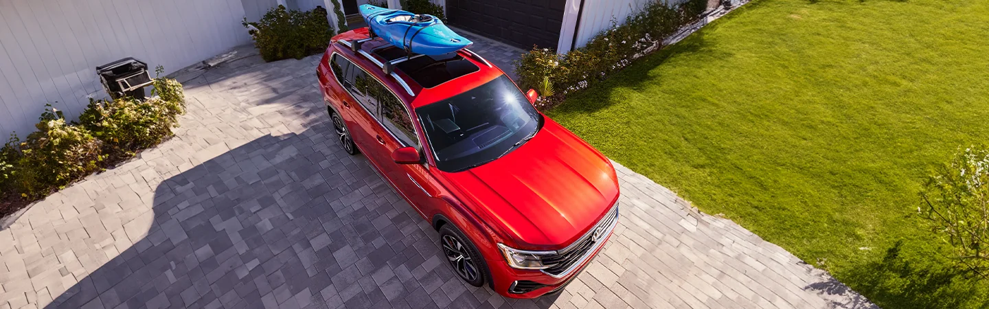 top view of a 2025 Volkswagen Atlas SEL Premium R-Line with kayak strapped on top