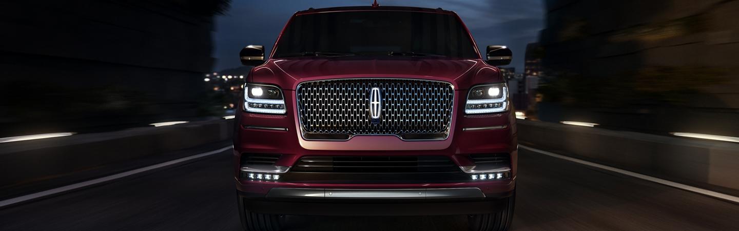 Close up of the front of the 2020 Lincoln Navigator