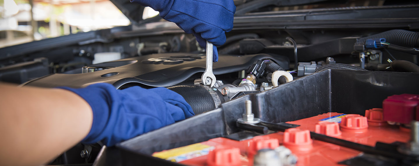 Oil change service and auto repair available at Lupient INFINITI in Milwaukee, WI