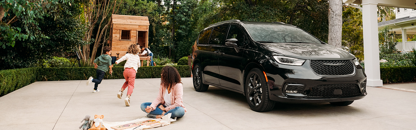 2023 Chrysler Pacifica Specs  slider3