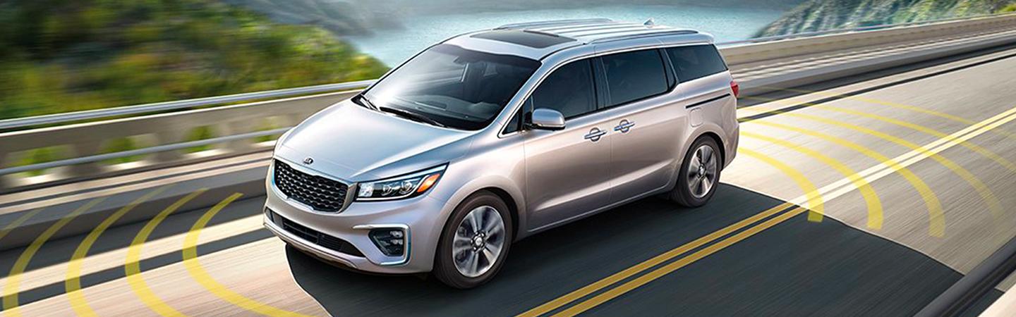 2020 Kia sedona driving on scenic highway