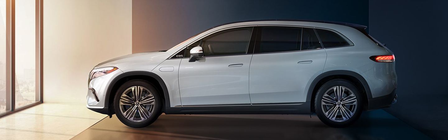 2023 Mercedes-Benz EQS SUV white sideview