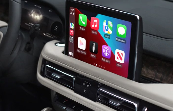 Lincoln Aviator interior view of technology