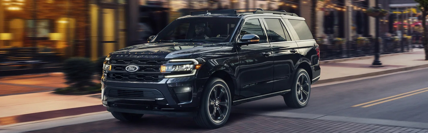 2024 Ford Expedition Specs Side front with black colour