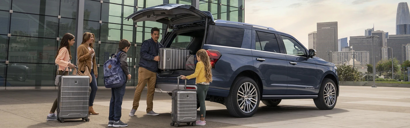 2024 Ford Expedition Specs Side front with blue colour