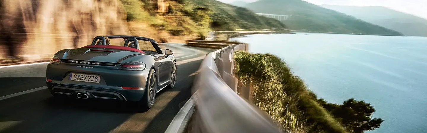 2024 Porsche 718 Cayman slider3