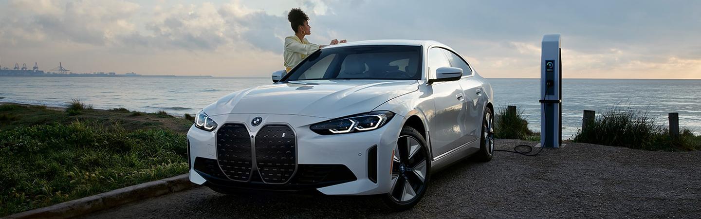 Meet the 2023 BMW Electrified Lineup: iX, i4 & i7 slide2