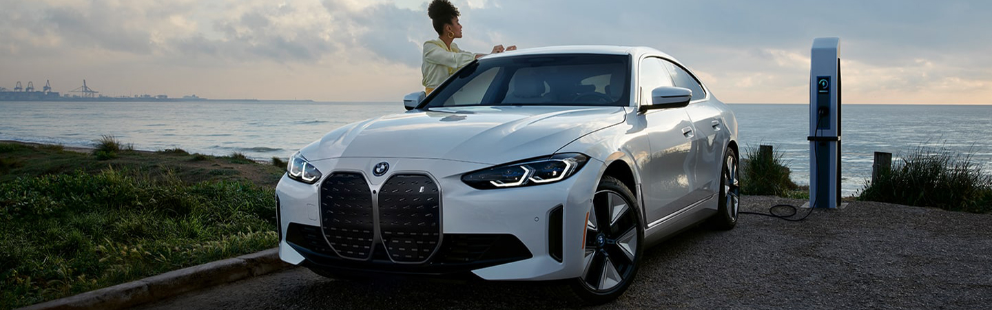 2023 BMW i4 eDrive40 Overview slider1