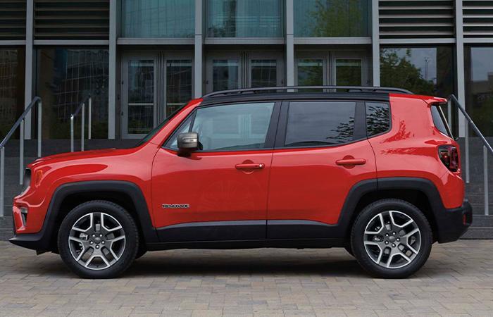 Passenger side profile view of the 2020 Renegade