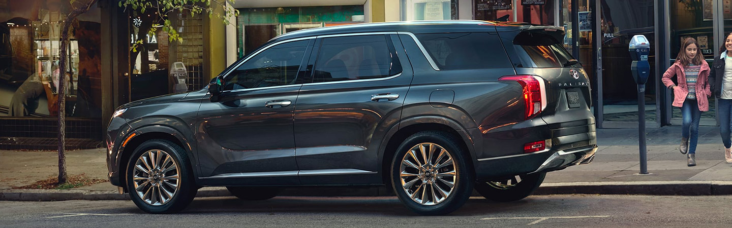 Exterior left profile of the 2020 Palisade parked in the city