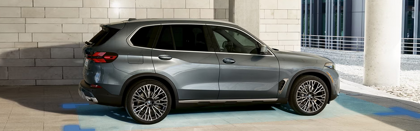 2024 BMW X5 white sideview 