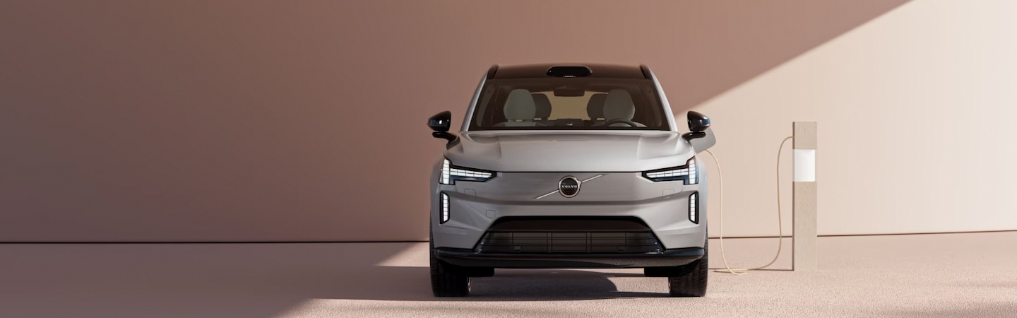 2024 Volvo EX90 silver frontview 