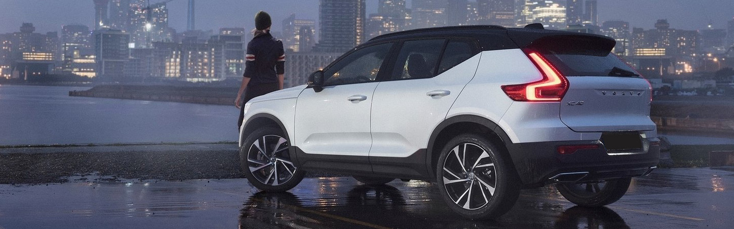 White Volvo XC40 parked on a wet road