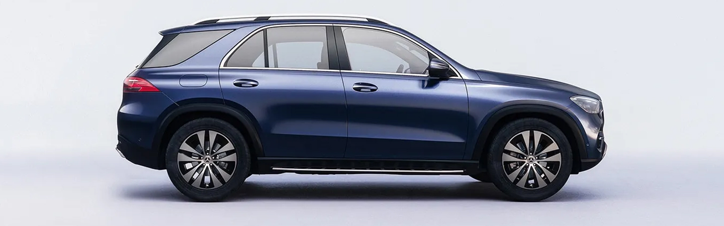 2024 Mercedes-Benz GLE blue sideview 