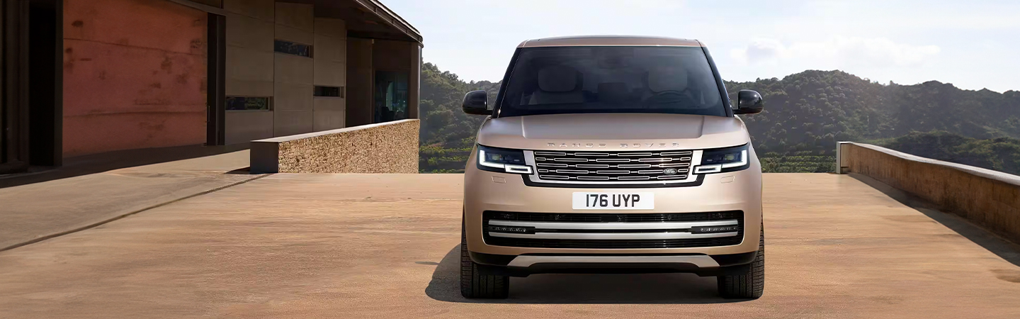 2024 Land Rover Range Rover vs Porsche Cayenne  slider4