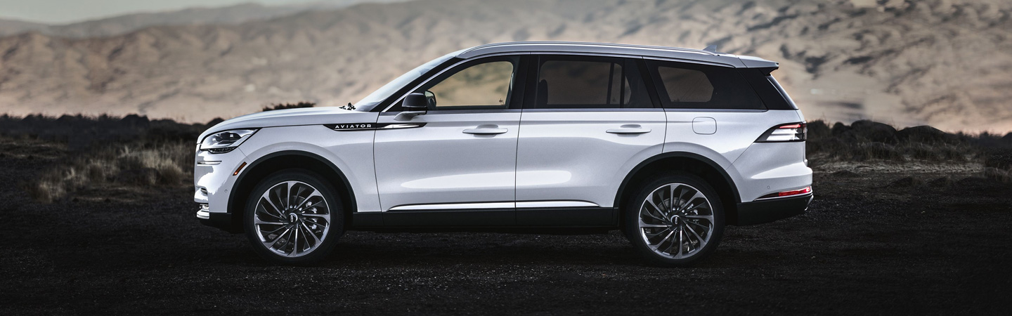 2020 Lincoln Aviator parked