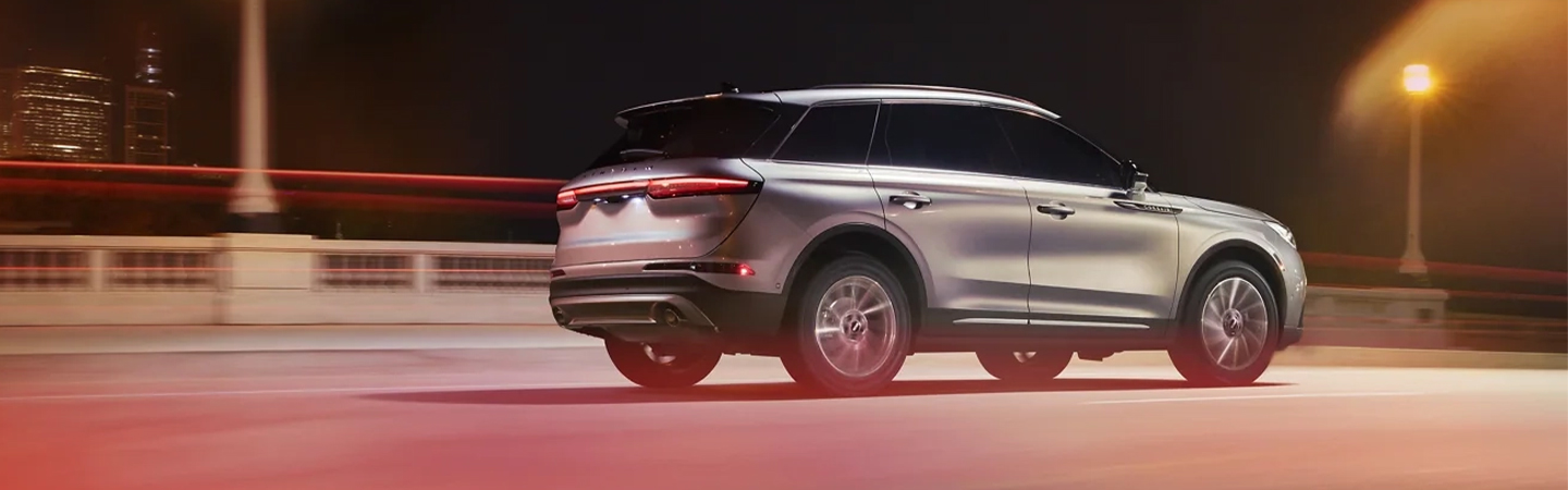 Lincoln Corsair vs Cadillac XT4 slider1