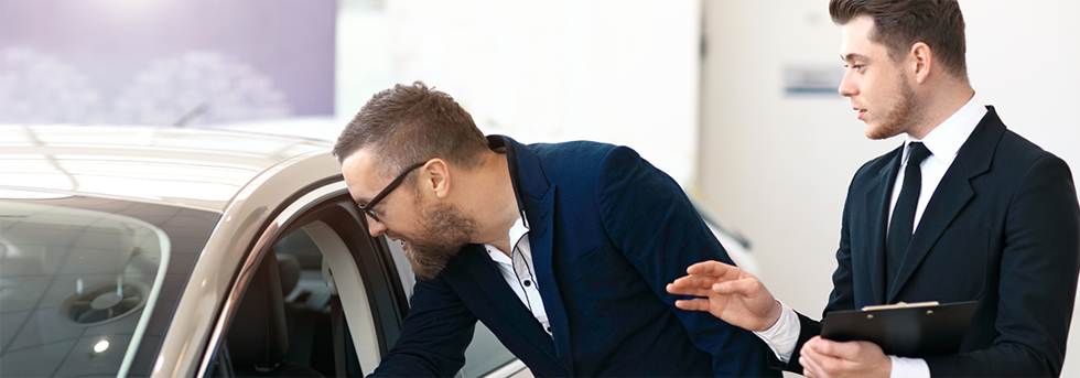 Sales experts at Jim Lupient INFINITI in Minneapolis, MN