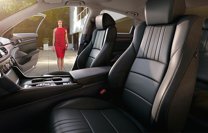 2020 Honda Accord interior view of technology