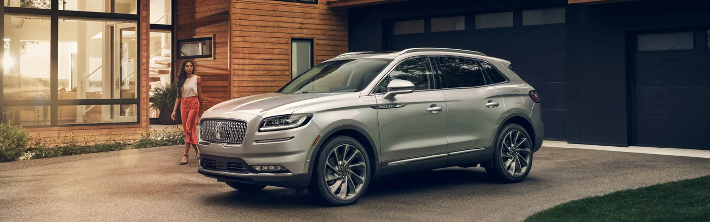 2023 Lincoln Nautilus Vs 2023 Cadillac XT5 slider2