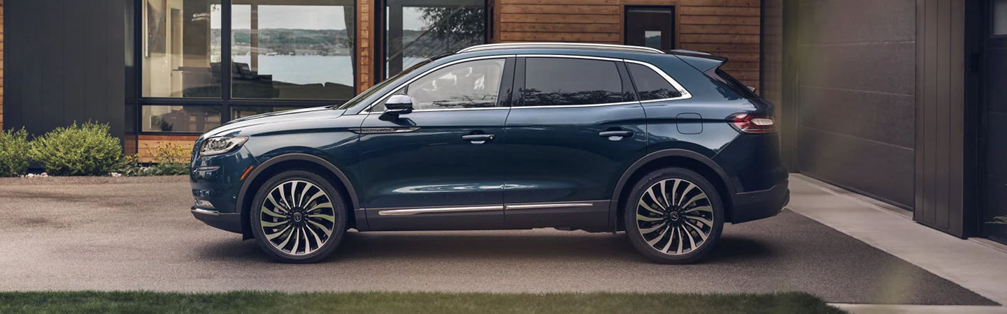 2023 Lincoln Nautilus Vs 2023 Cadillac XT5 slider3