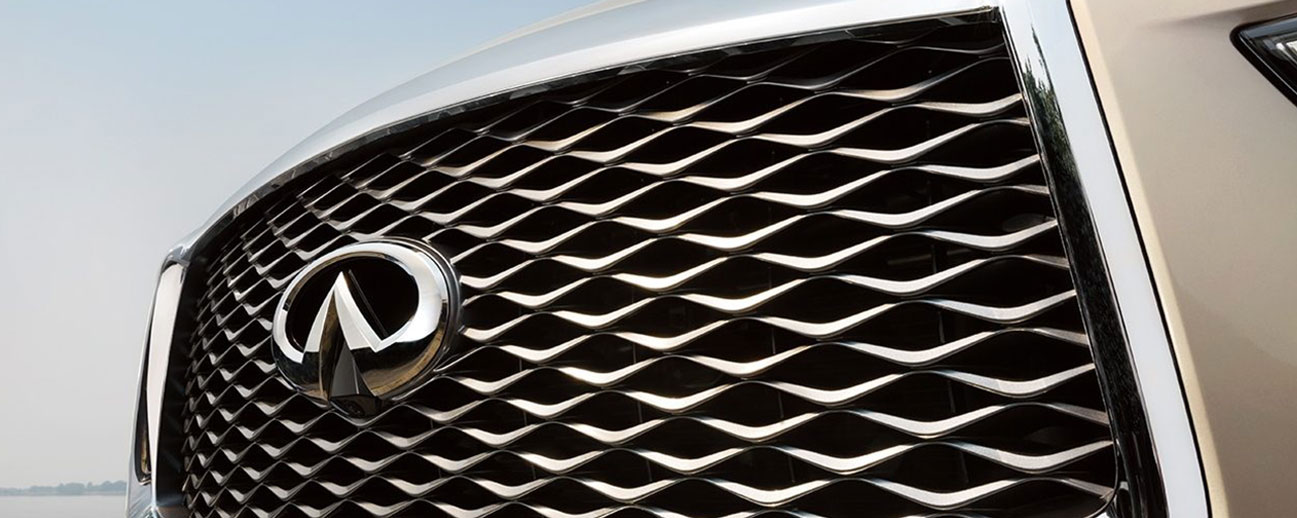 INFINITI QX80 driving